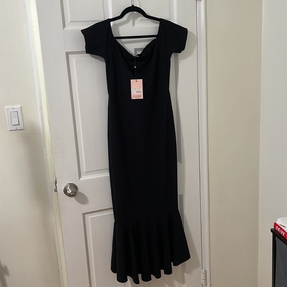 Beautiful TALL fishtail black dress - Picture 2 of 4